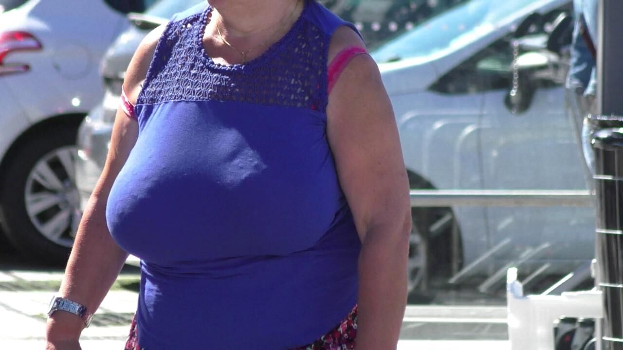 Nn mega vollbusige Oma