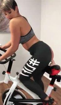 Pornstar Bombshell Milf Hannah Brooks