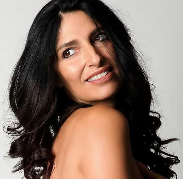 Modelo maduro de Raquel Simon