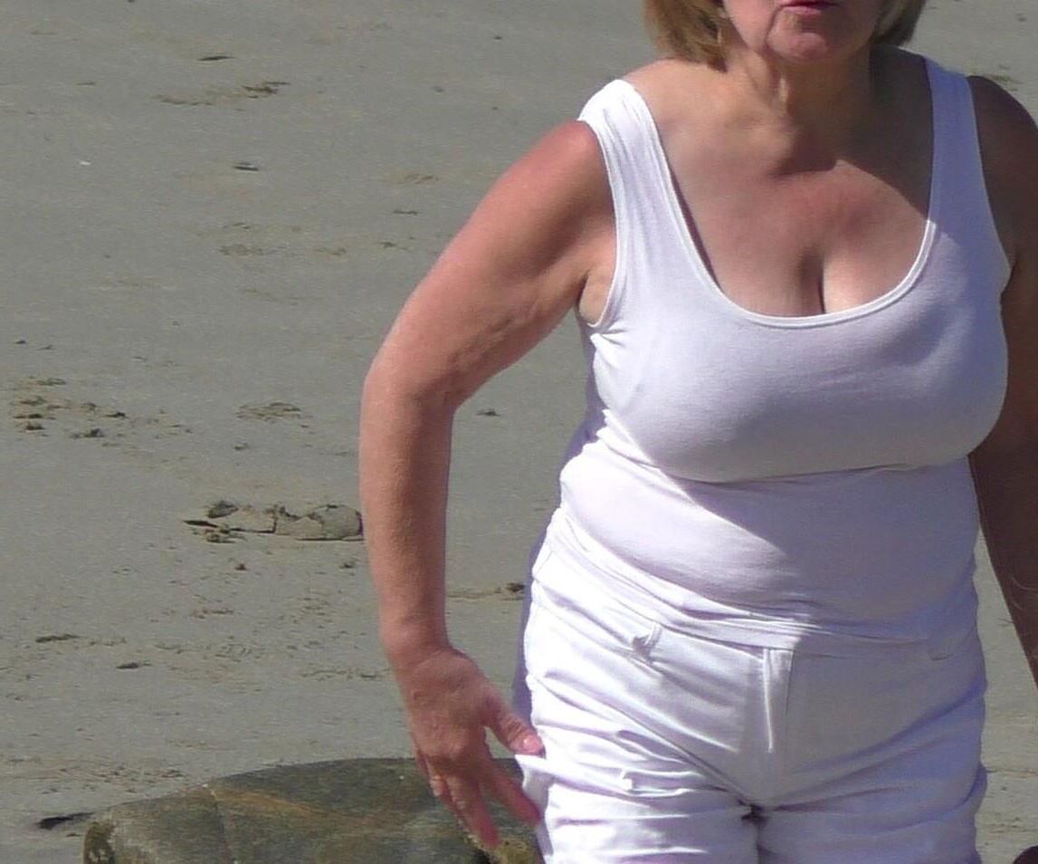 nn vollbusige blonde Oma