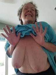 Tetas caídas en casa