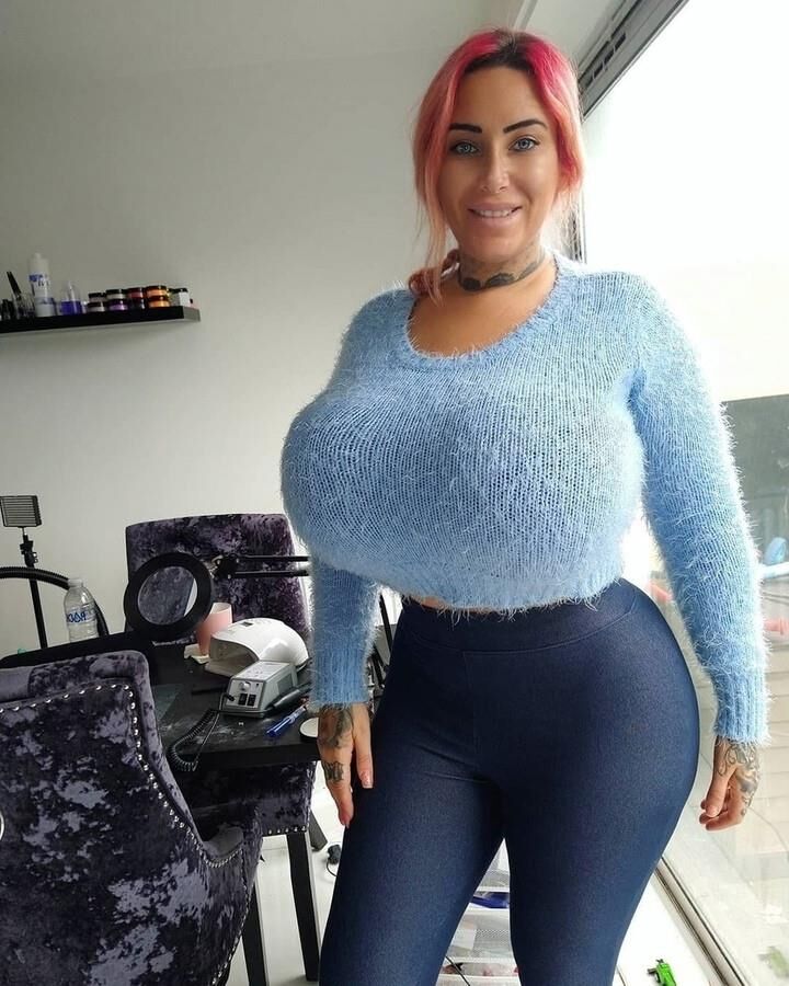 Busty Women 