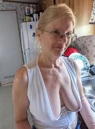 Tetas caídas en casa