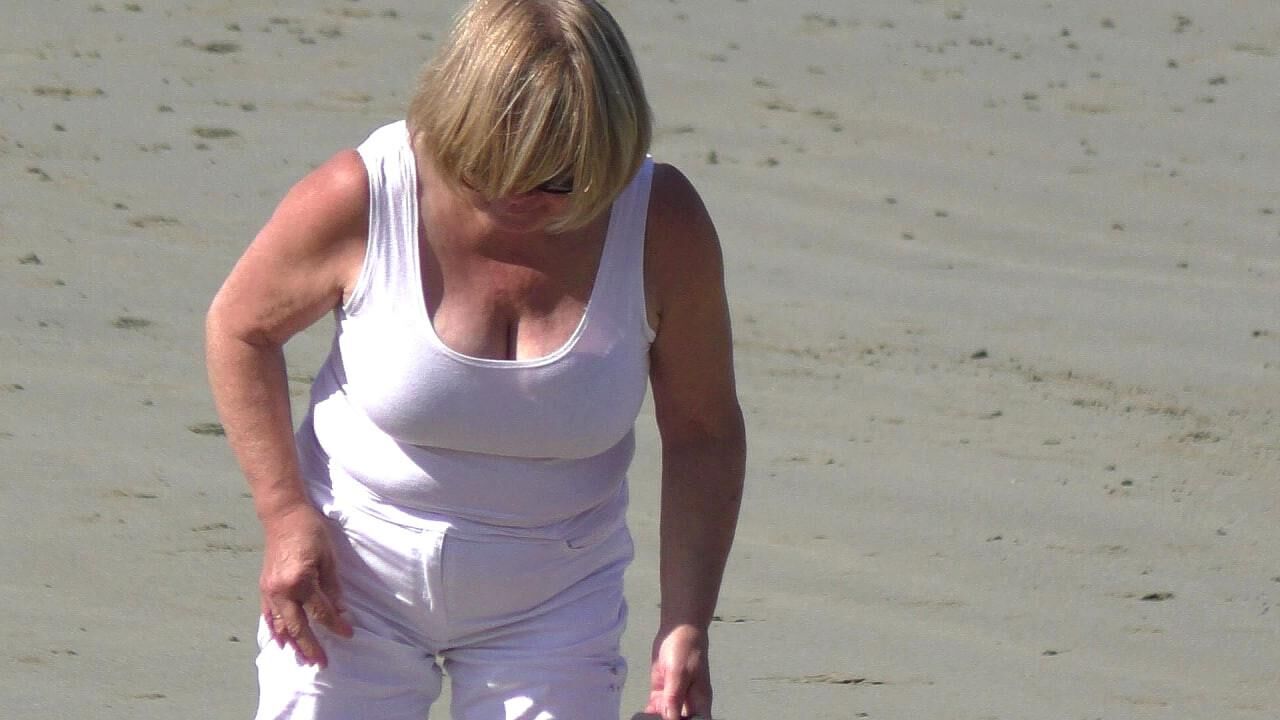 nn vollbusige blonde Oma