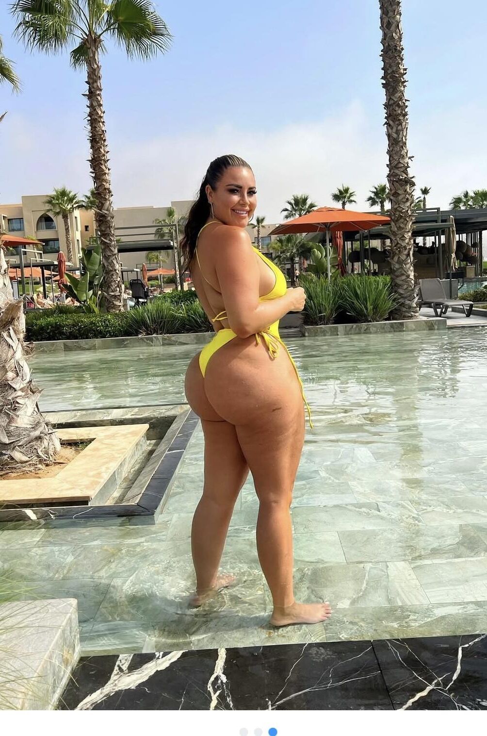 Curvy goddess Hannah 