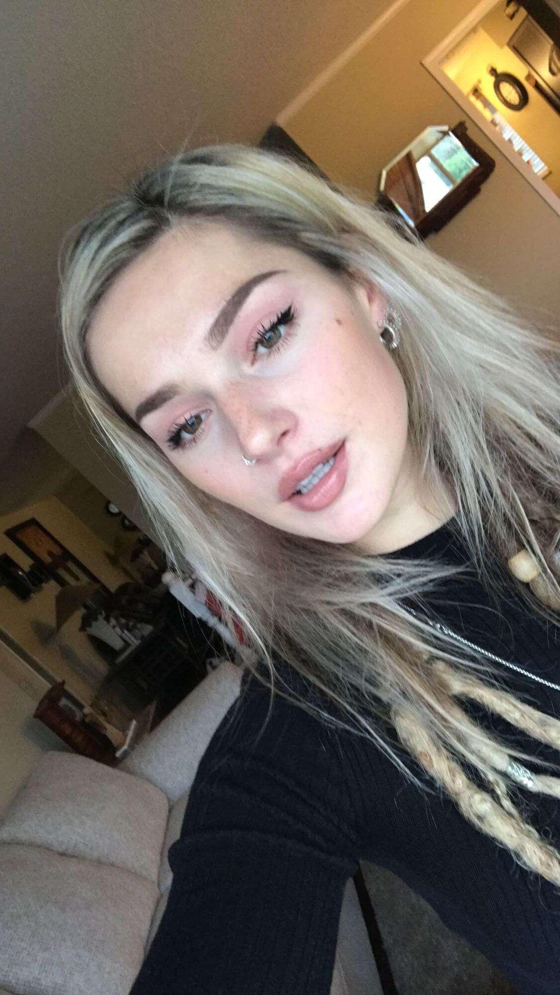 Georgia loves to show her boobs