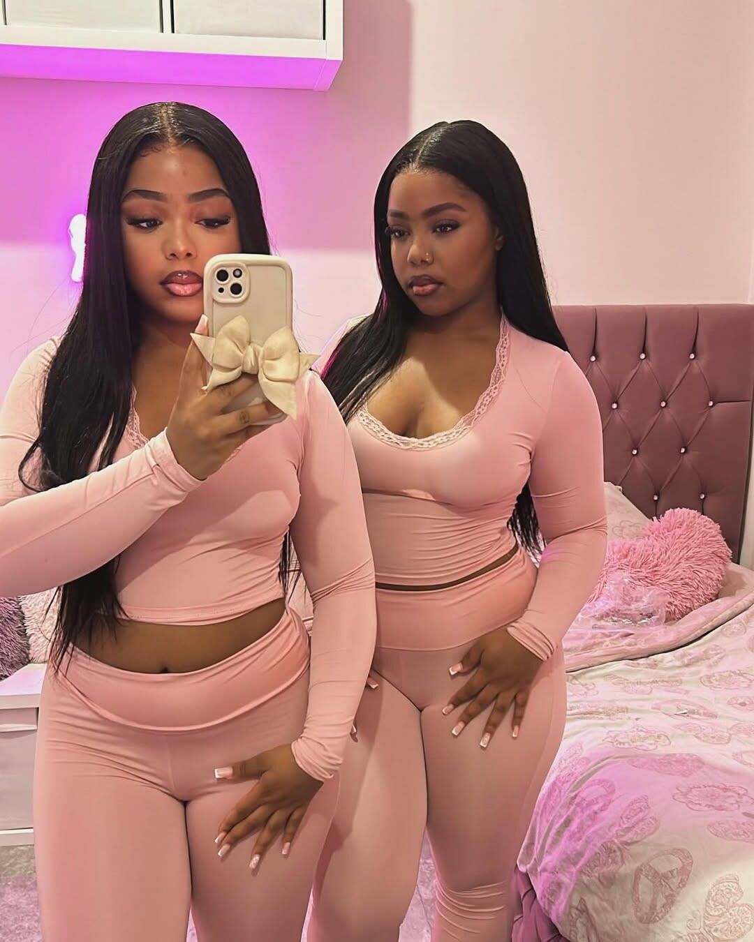 ebony twin sister