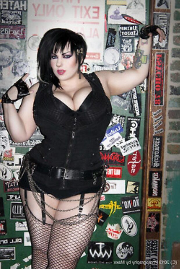 Riesige Titten Goth Bbw A.V. 