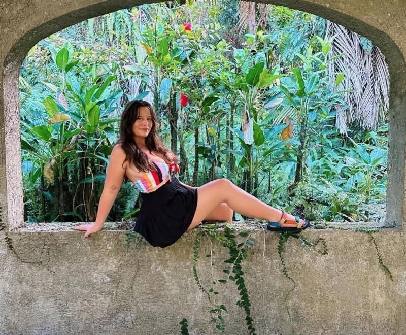 Lola Big Butt Big Boobs wunderschöne Latino -Brünette gemischte heiße Aufnahmen