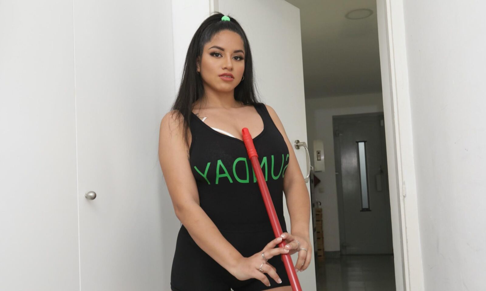 Amy Maid reinigt ihn aus