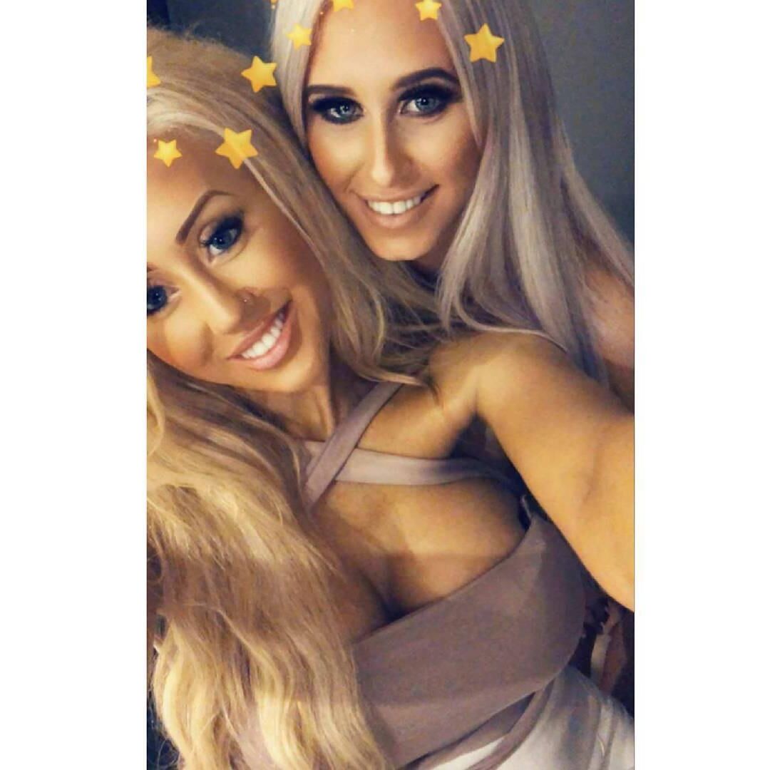 Mischung aus amerikanischen College -Schlampen und Aussie Uni -Schlampen oder Bimbos
