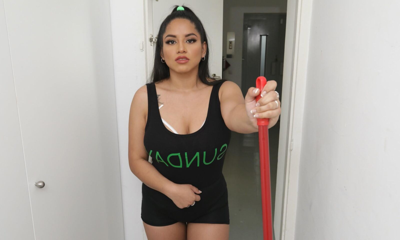 Amy Maid reinigt ihn aus