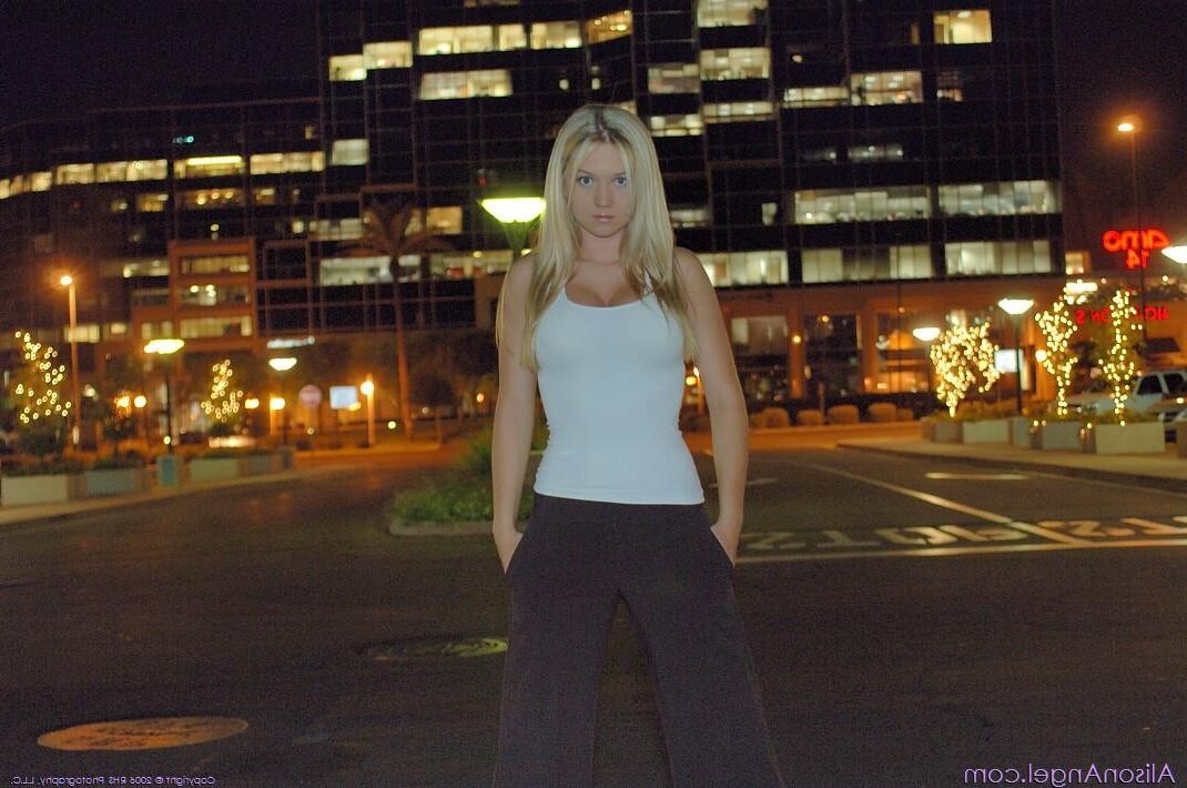 Alison Angel eine Nacht in der Stadt