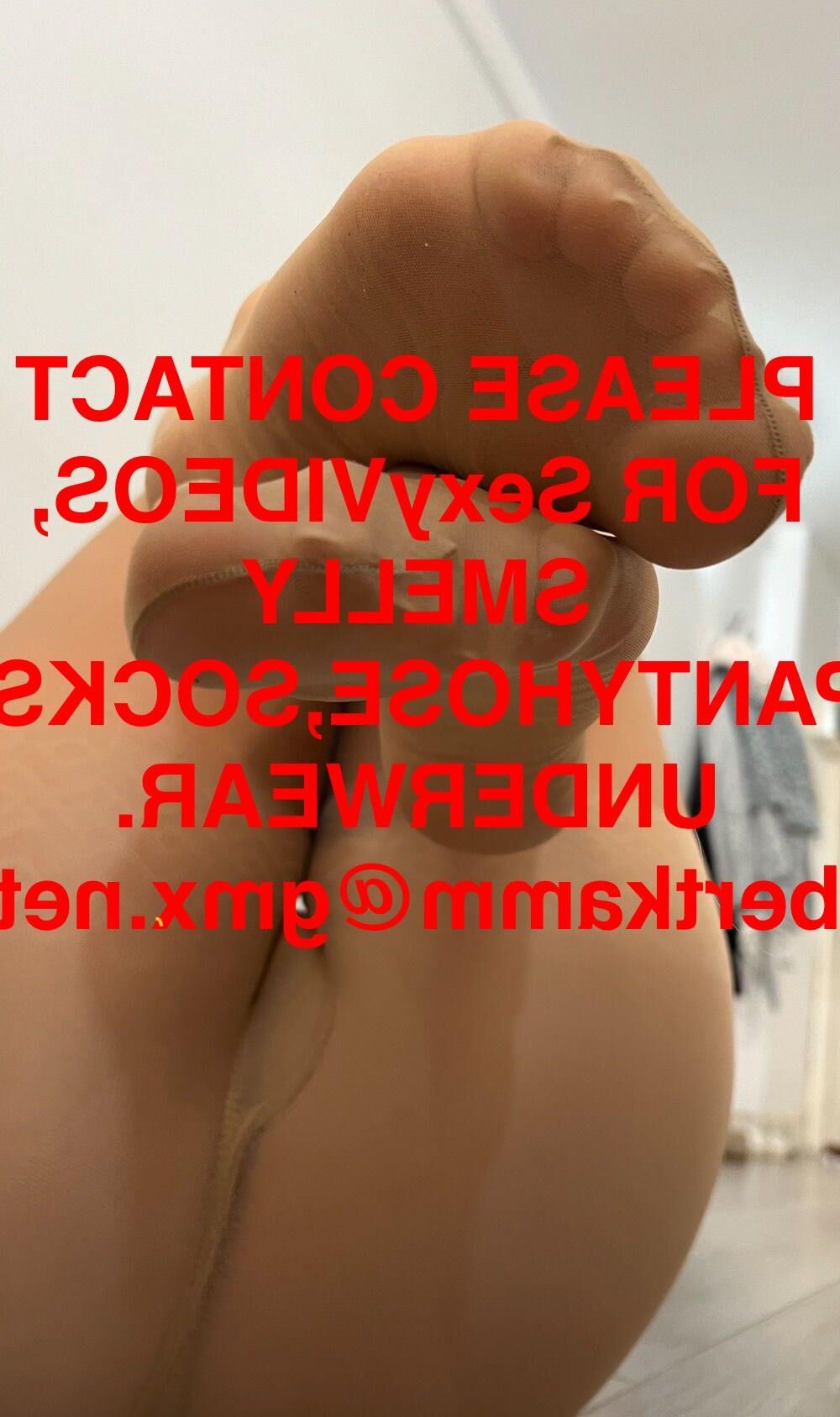 MadameD naked feet big nipple milk tits