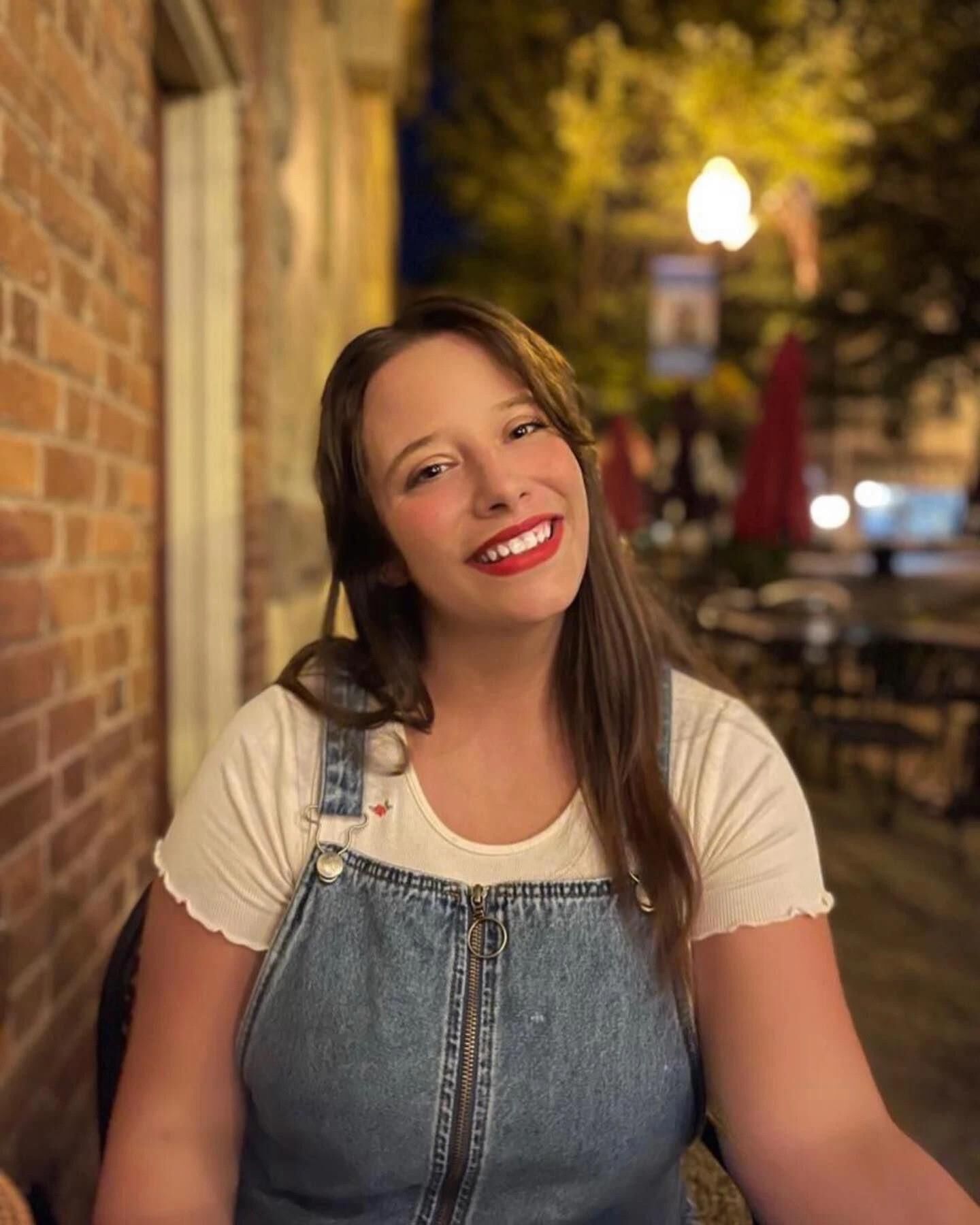 Lola Big Butt Big Boobs wunderschöne Latino -Brünette gemischte heiße Aufnahmen