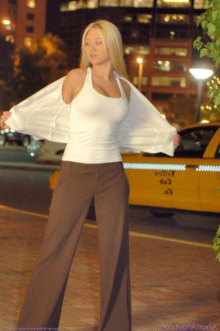 Alison Angel eine Nacht in der Stadt