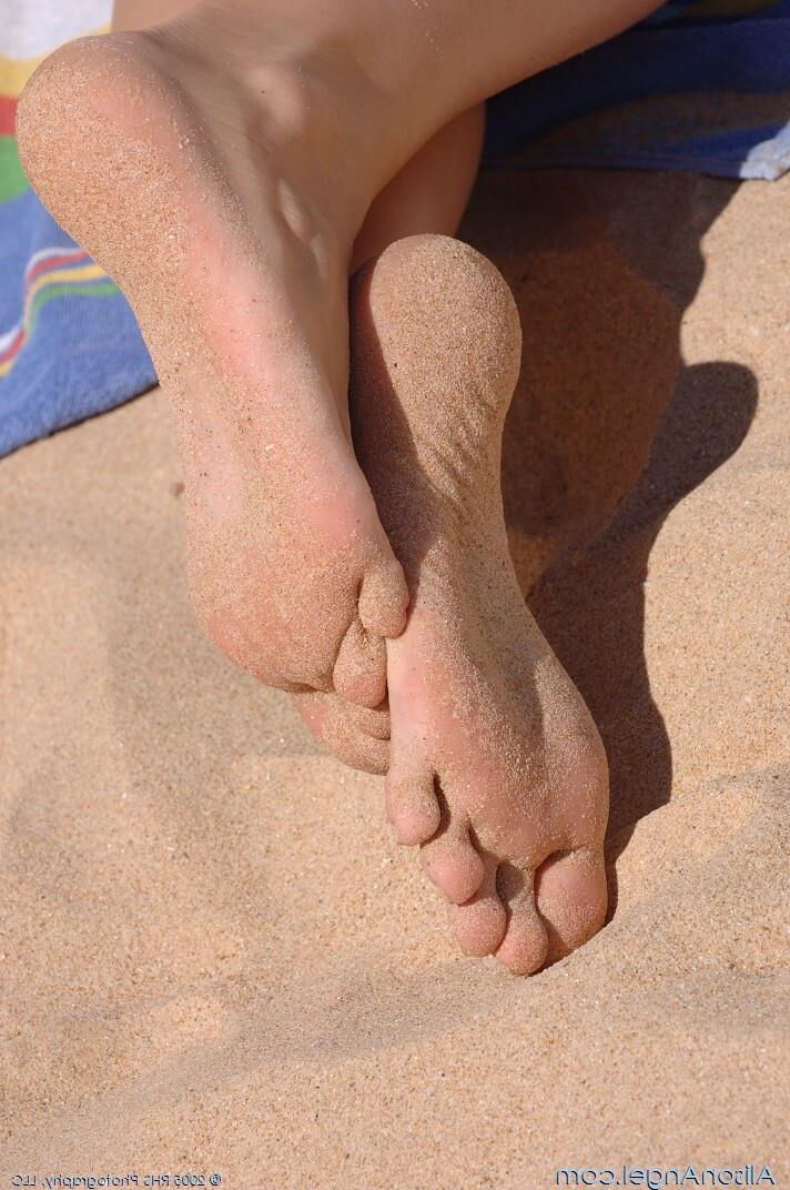 Alison Angel Blonde, Brüste und Strand