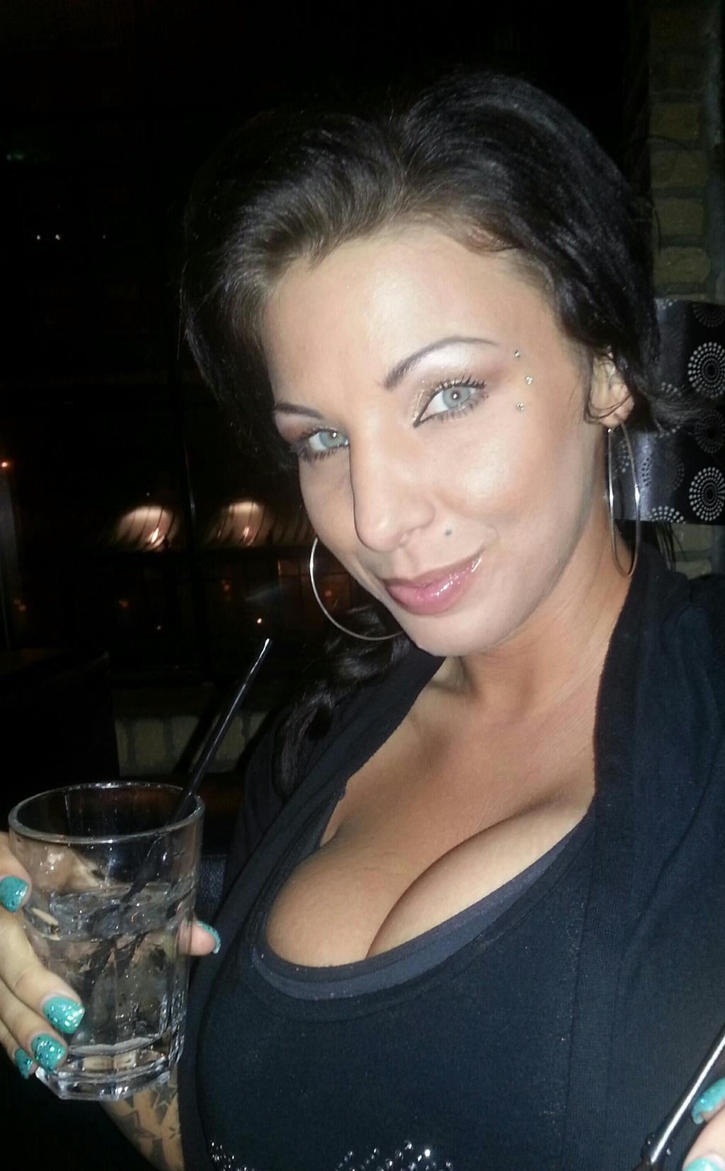 Tagsüber Krankenschwester, Bimbo bei Nacht, libanesisches Kiki Kummings