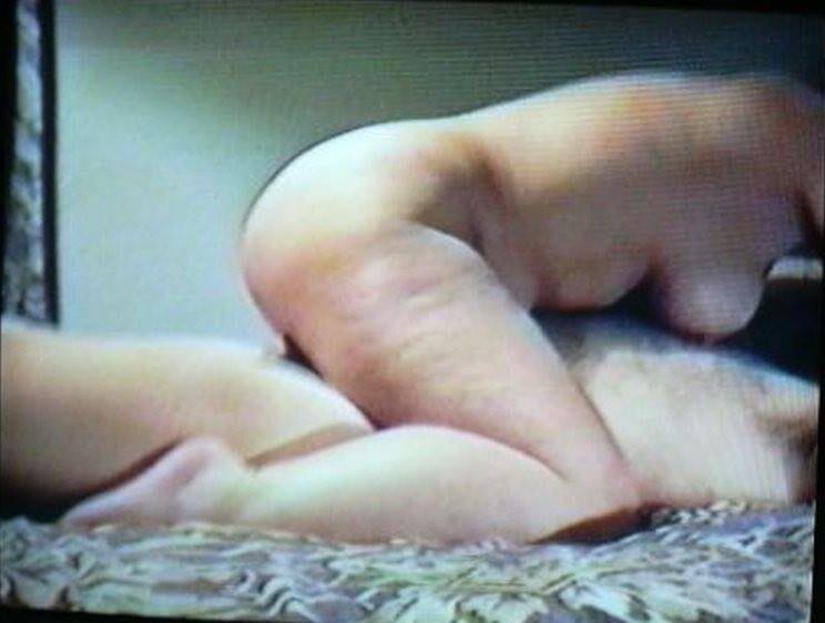 太ったおっぱい、巨大なカントの唇の太い太もも彼女はなんて良い性交