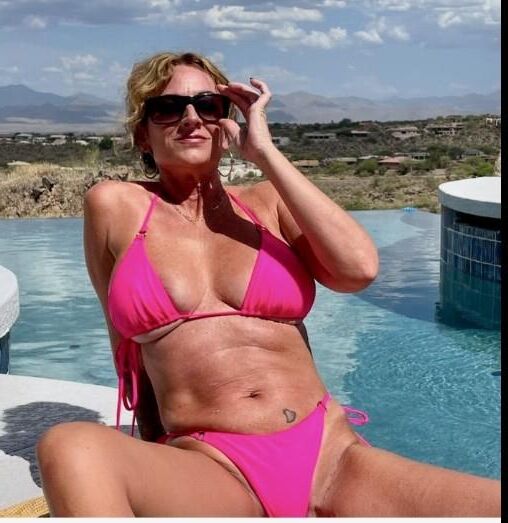 Super heiße vollbusige Milf