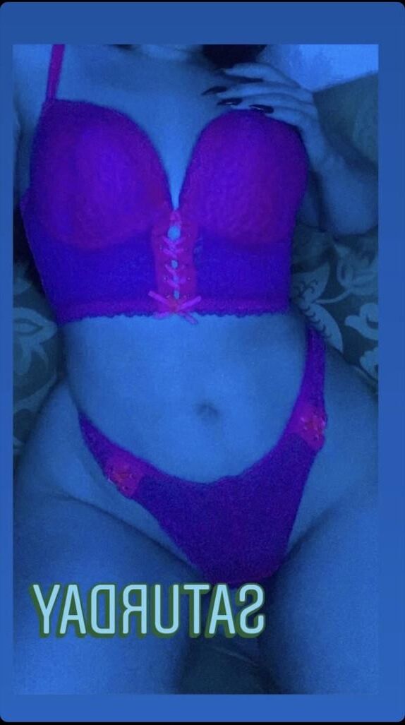 yo Busty Horny Babe