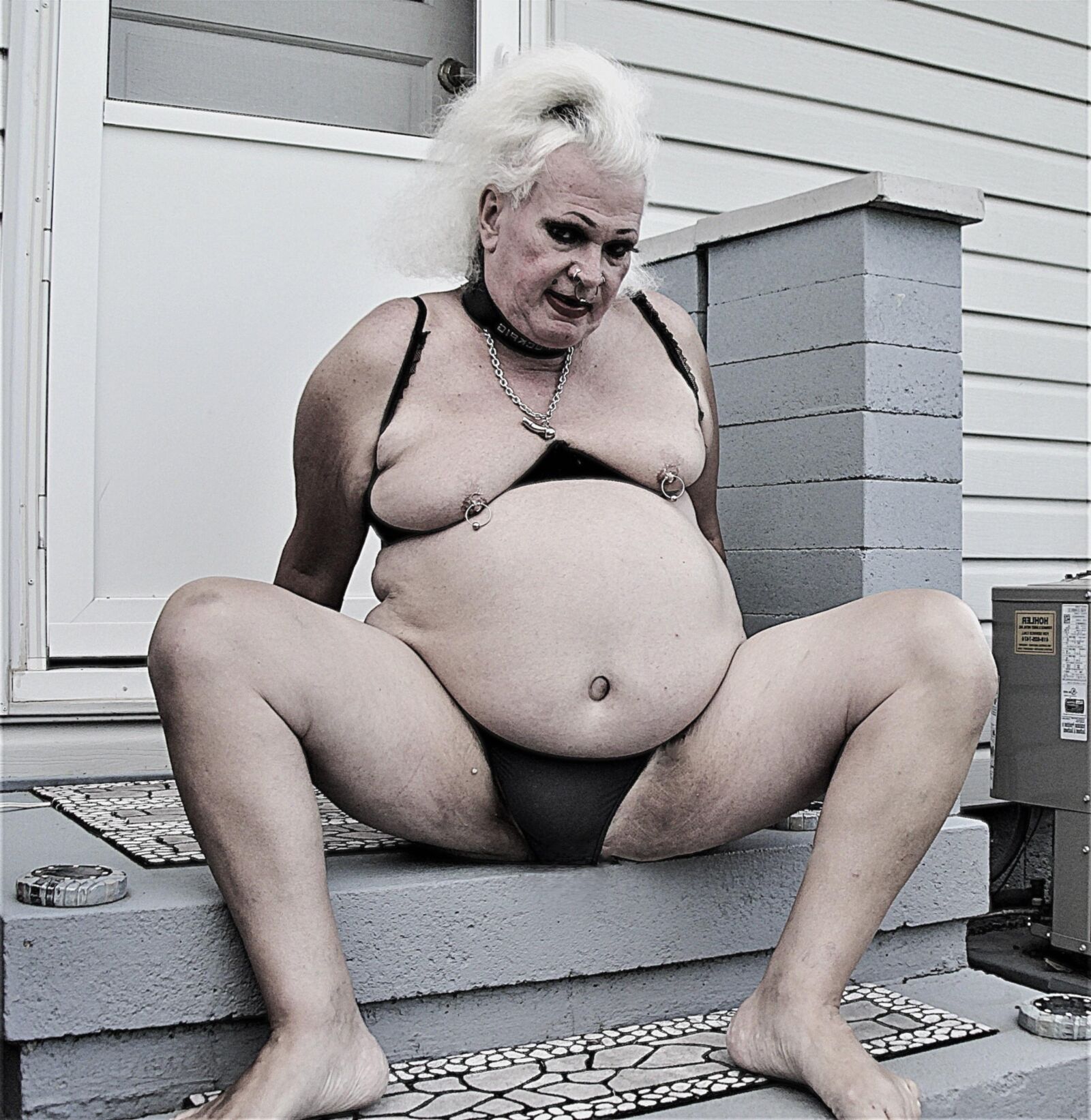 Shuggah Shows Off Her New PHATNESS In Public