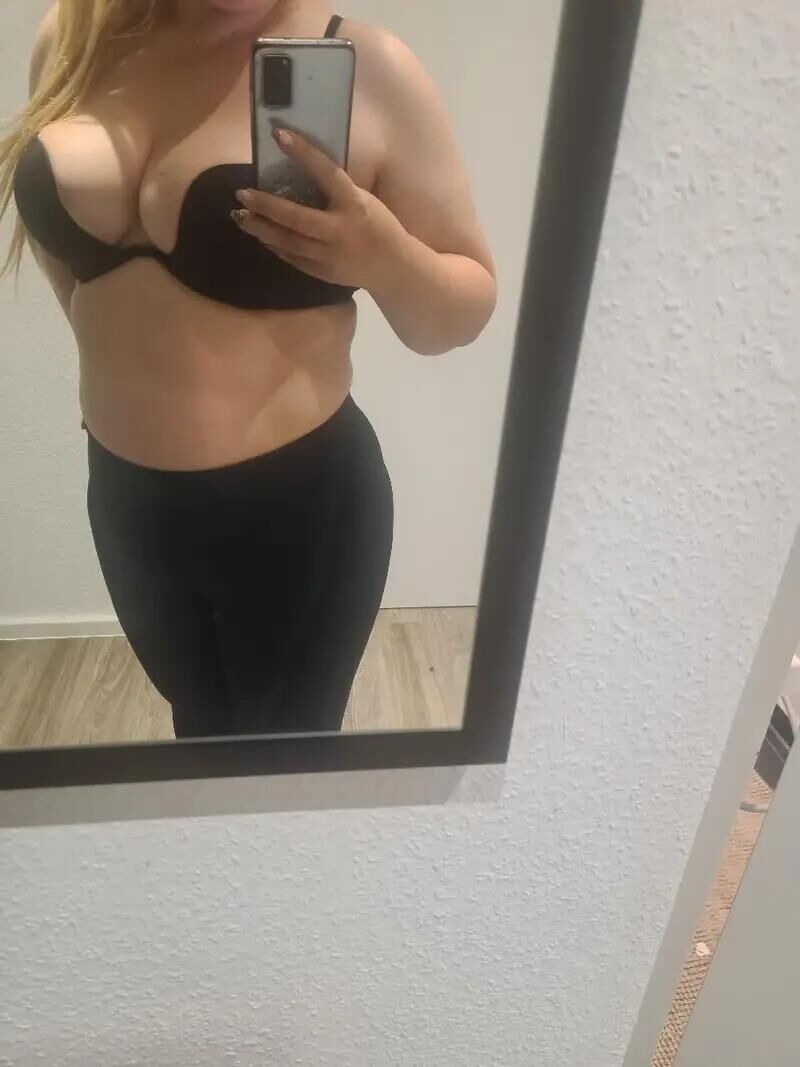 Sexy tetona rubia milf puta