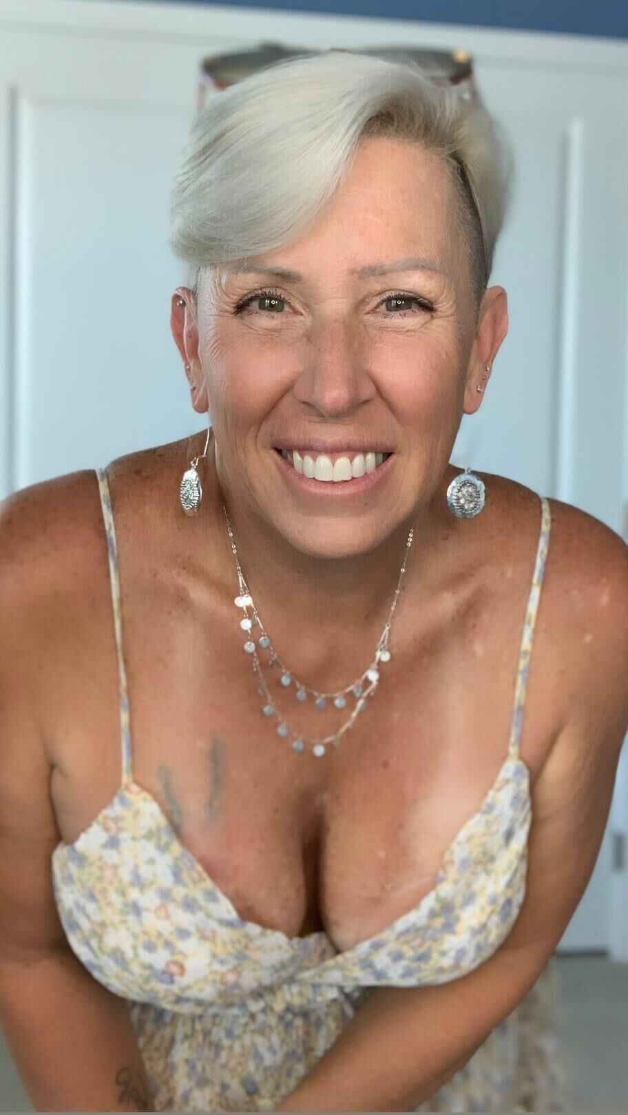 Sexy Matures In Dresses #