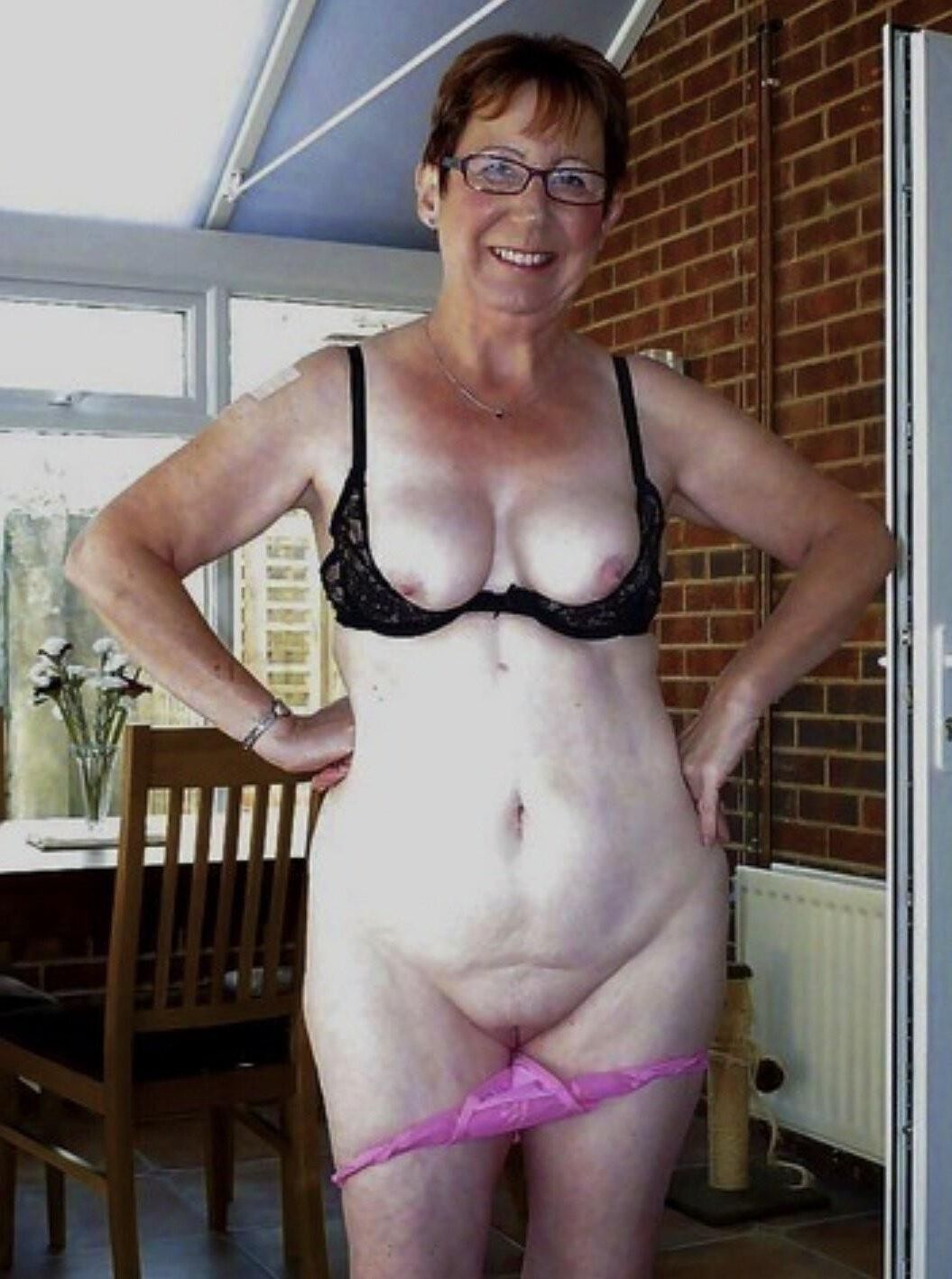 hot women showing their tits and cunts