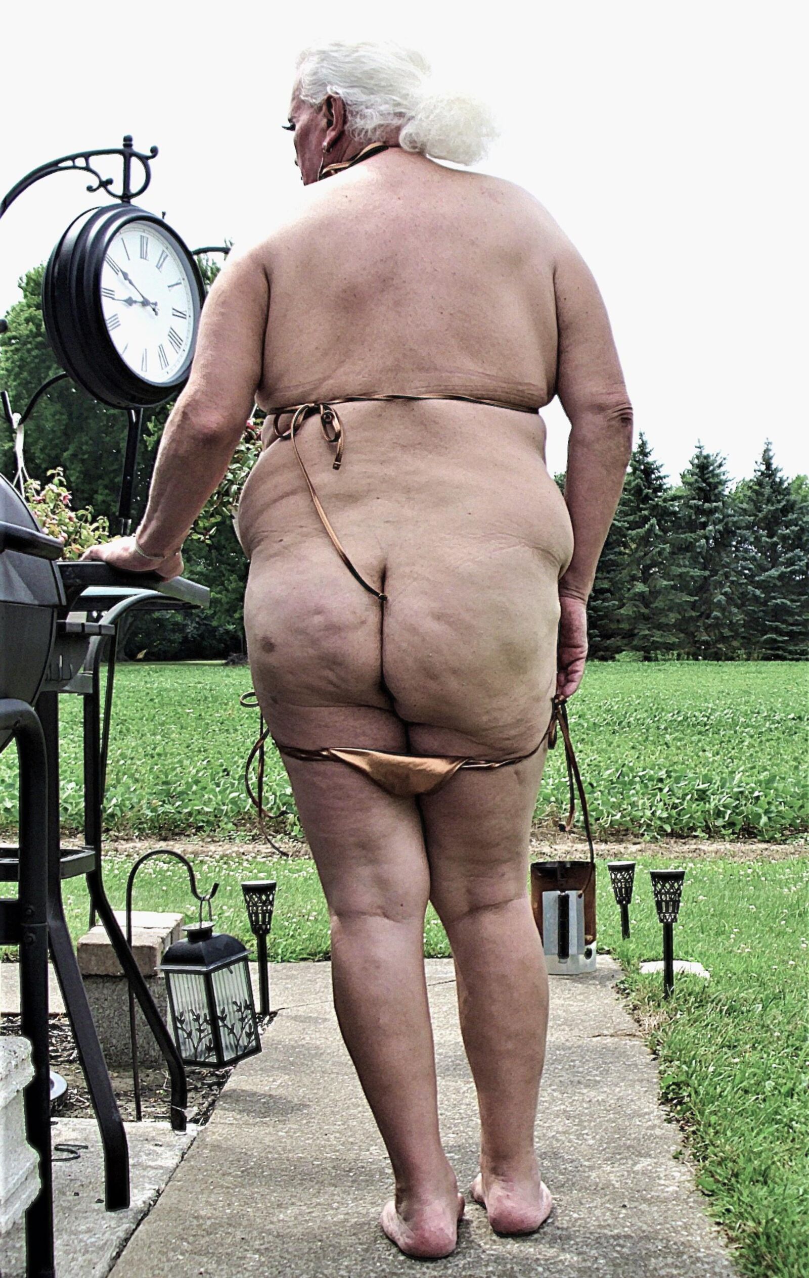 Shuggah Shows Off Her New PHATNESS In Public