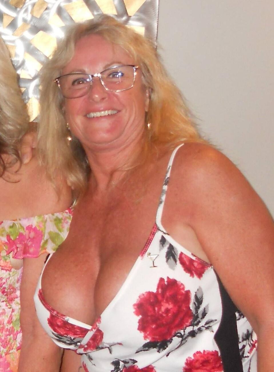 Sexy Matures In Dresses #