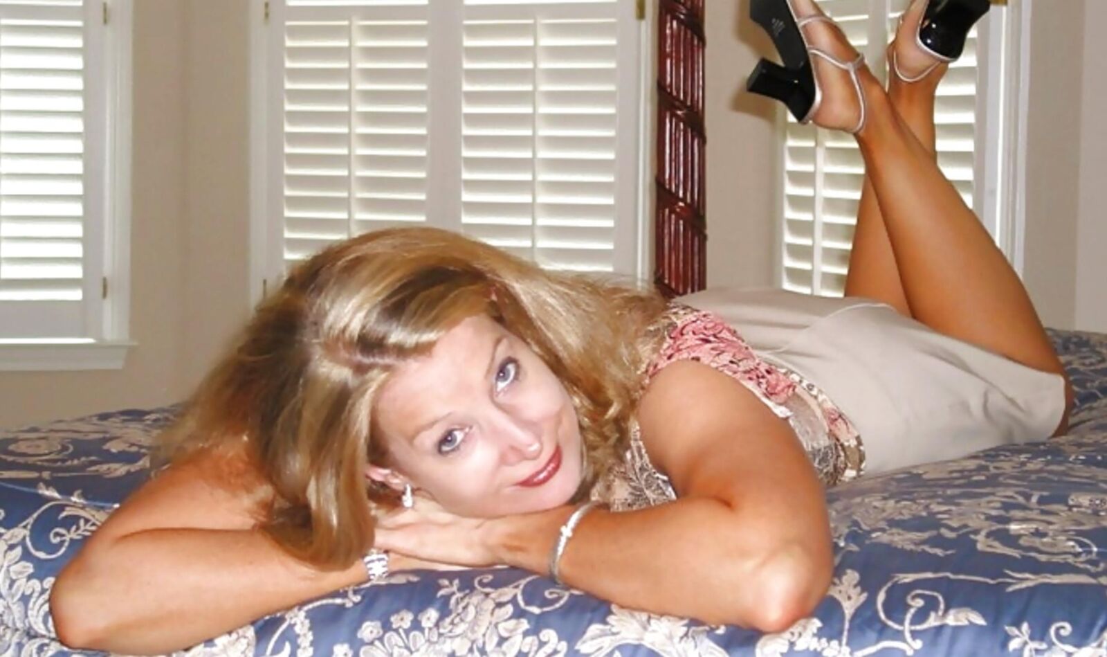 Blonde modeled with a scalpel