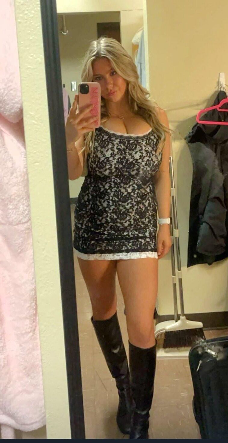 Jacklyn Busty American Teen Slut zeigt die großen Titten