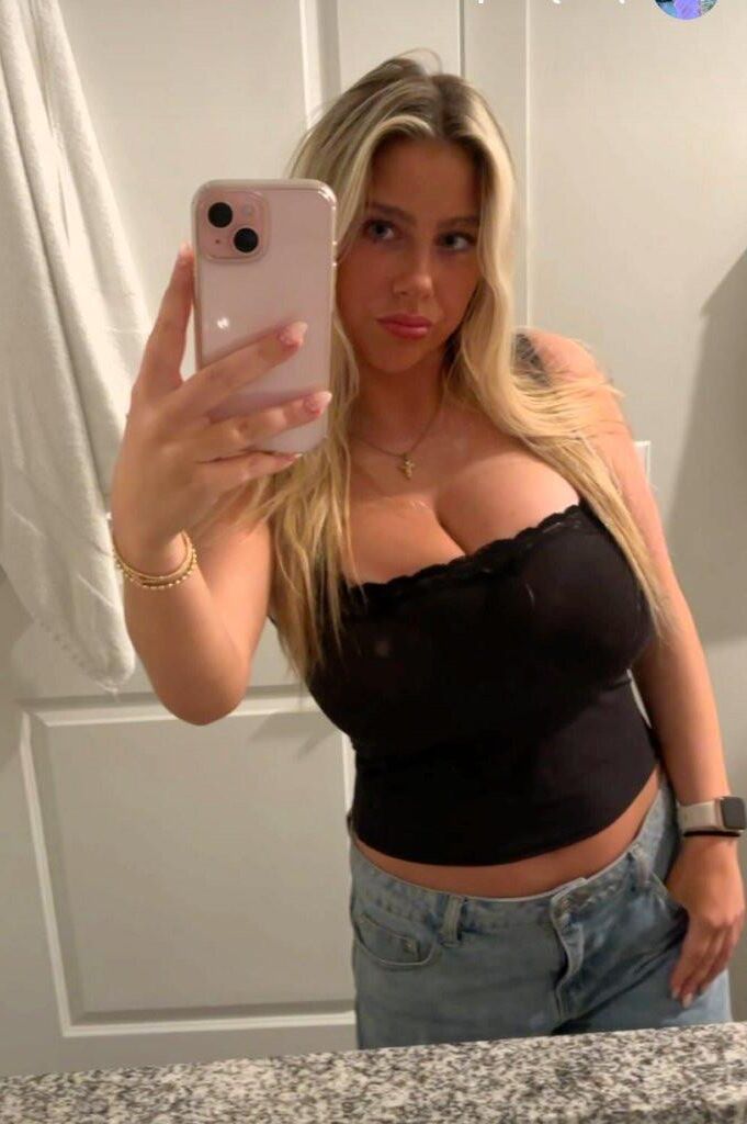Jacklyn Busty American Teen Slut zeigt die großen Titten