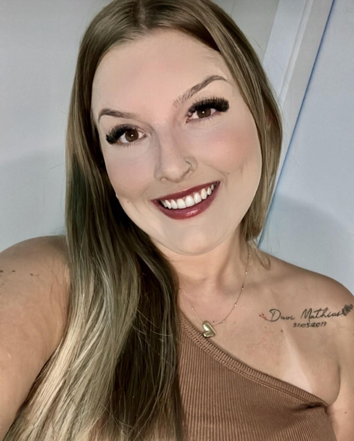 Patricia riesige Arsch große Brüste sexy Brünette Milf gemischte heiße Aufnahmen