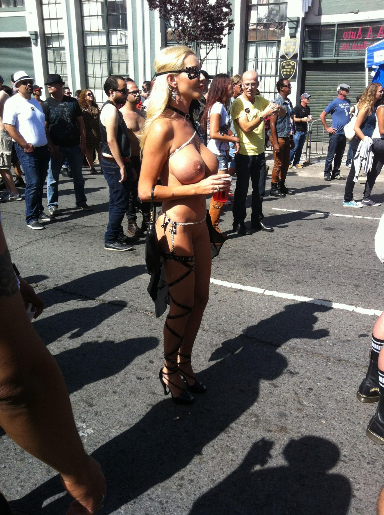 Tetas espectaculares en público