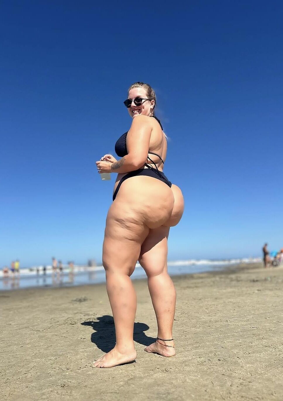 Patricia riesige Arsch große Brüste sexy Brünette Milf gemischte heiße Aufnahmen