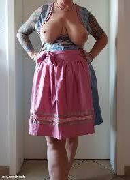 Oben ohne im Dirndl 