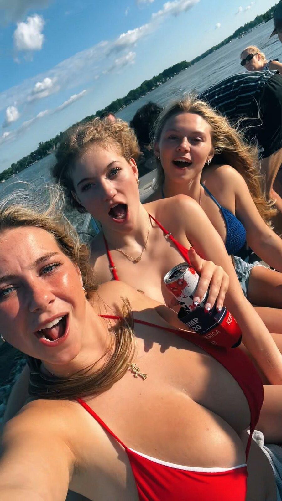 Jacklyn Busty American Teen Slut zeigt die großen Titten