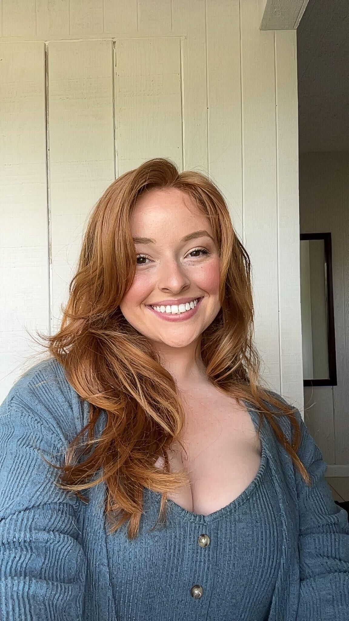 Kaia riesige Brüste Big Ass Redhead Wunderschönes Mädchen gemischte heiße Schüsse