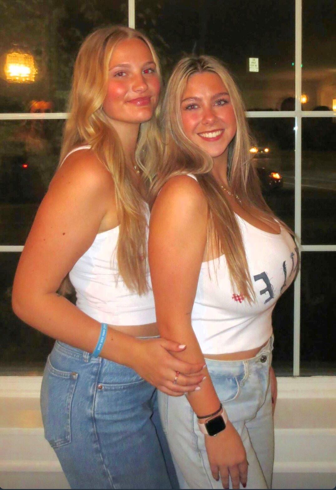 Jacklyn Busty American Teen Slut zeigt die großen Titten