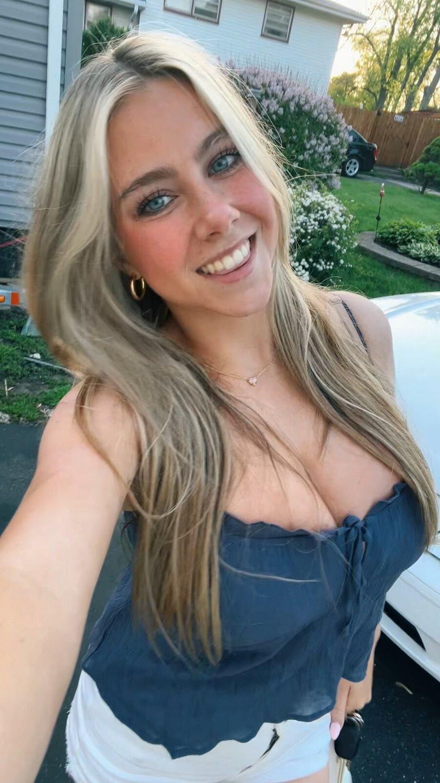 Jacklyn Busty American Teen Slut zeigt die großen Titten