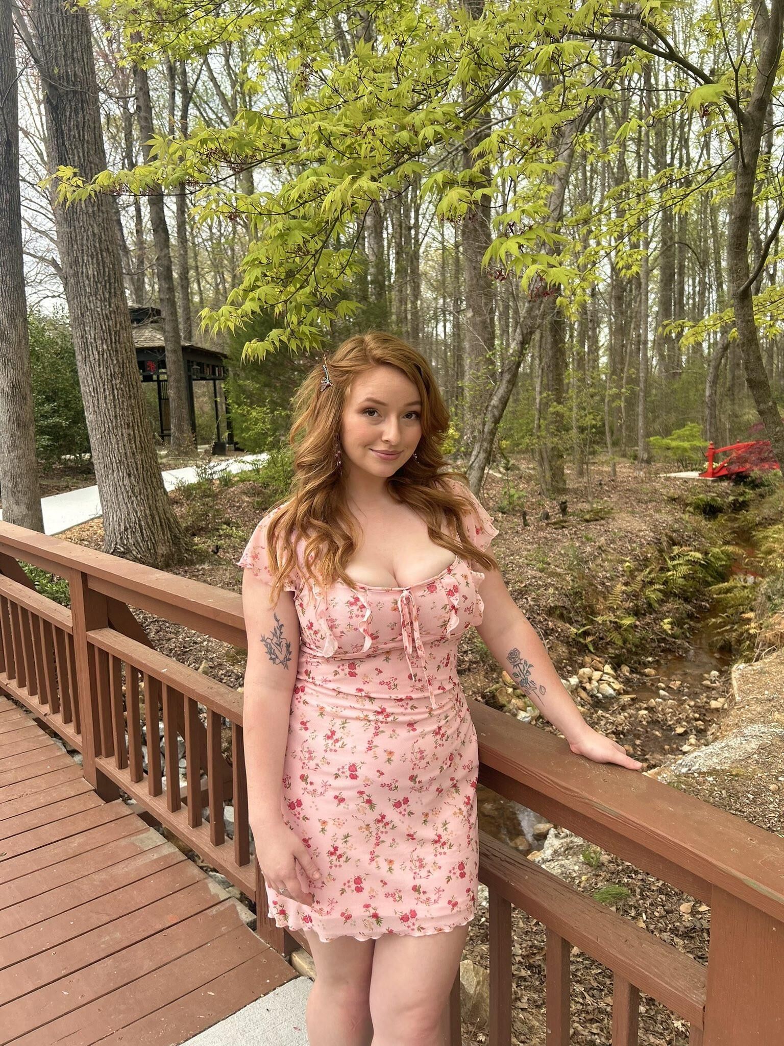 Kaia riesige Brüste Big Ass Redhead Wunderschönes Mädchen gemischte heiße Schüsse