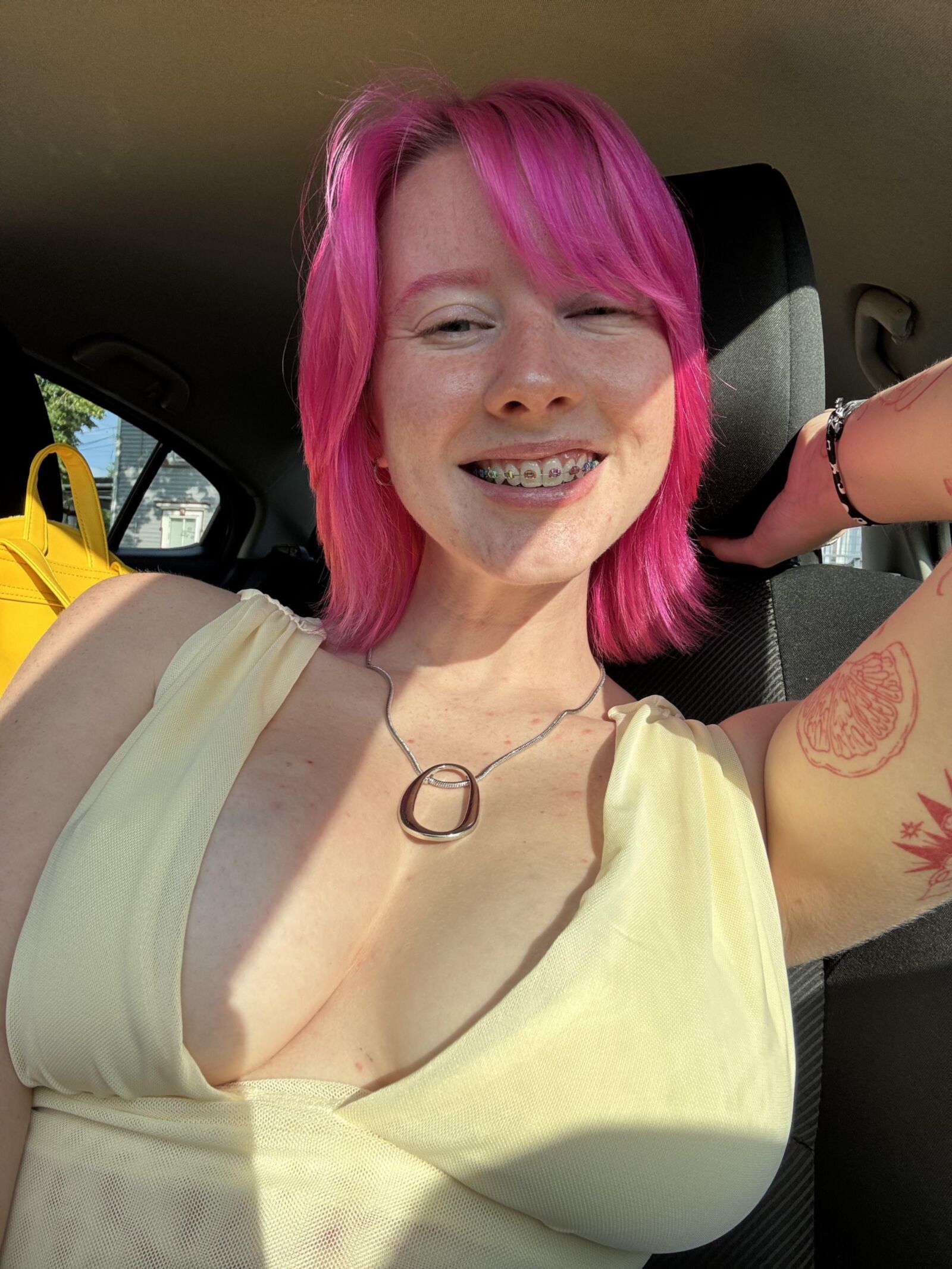 Luv große Brüste Big Ass Pink Haar sexy Schönheit Mädchen gemischtes heißes Foto