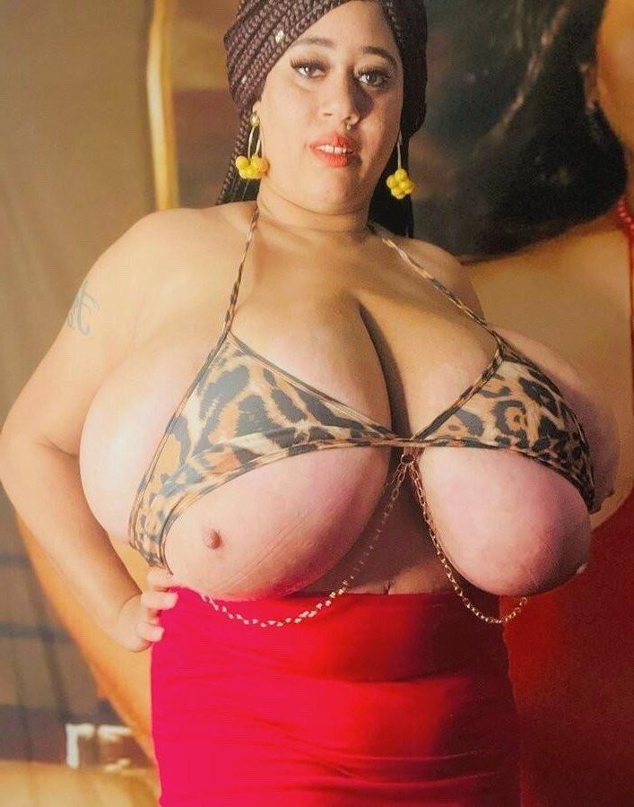 Enorme tetas club pt.