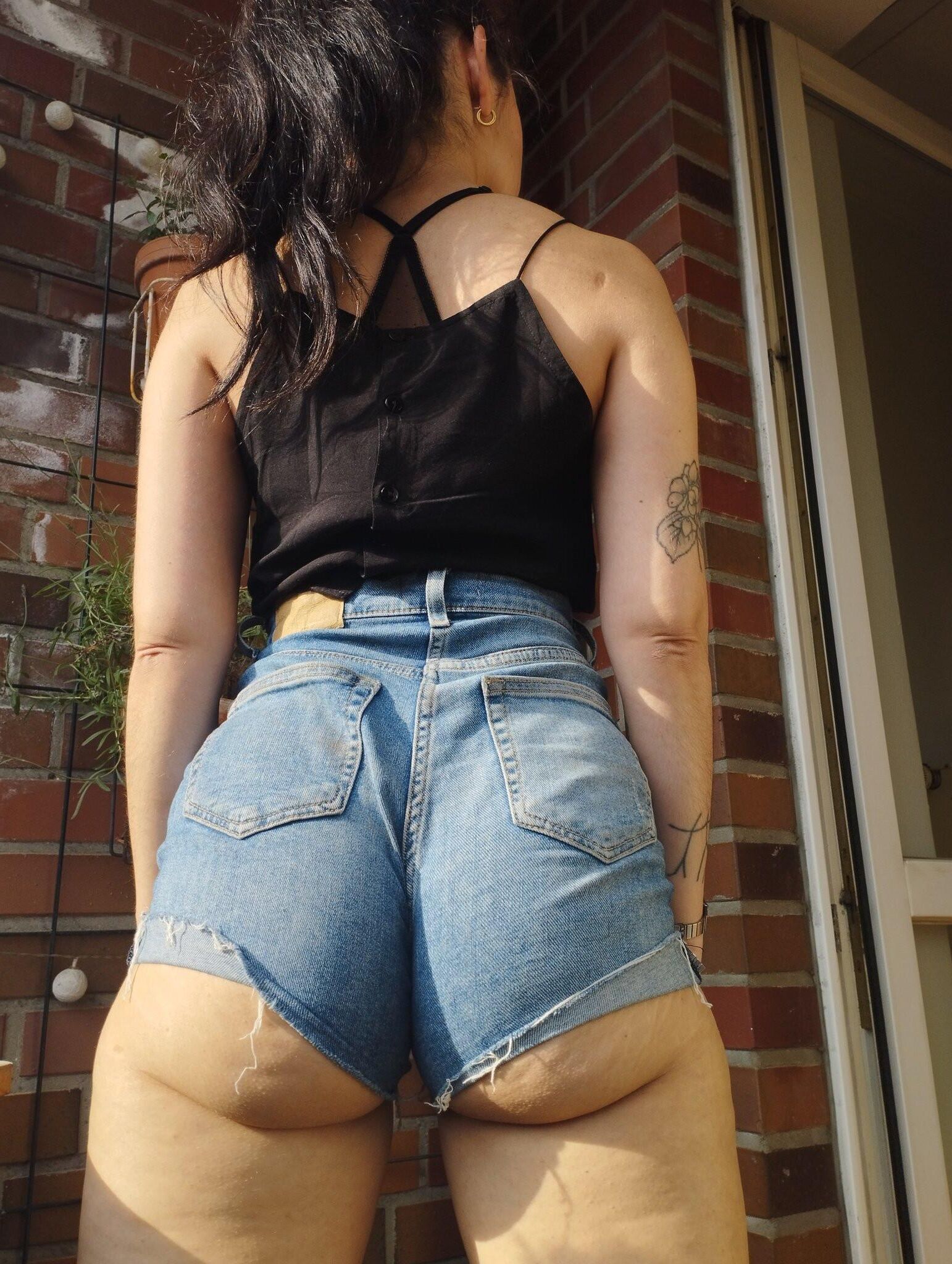 Sara Bubble Butt hermosa y sexy esposa cachonda fotos calientes mixtas