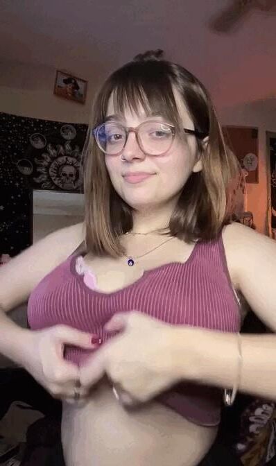 Viki Big Boobs Curvy Sexy Brunette Girl Mixed Hot Shots