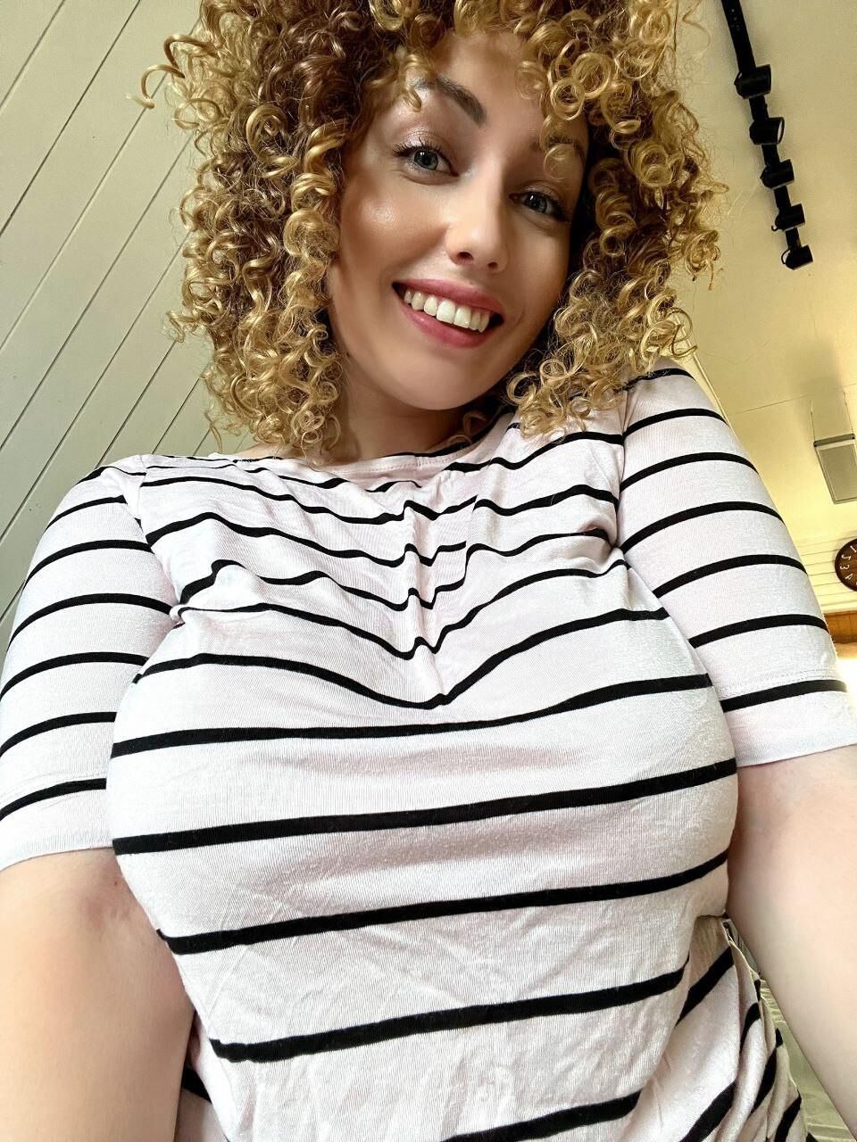 Hanna Zimmer Big Hair, Bigger Tits