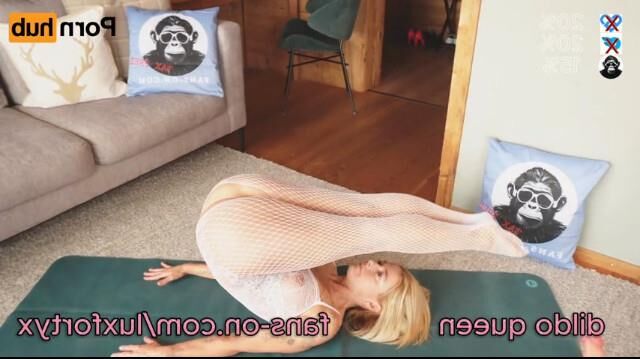 Dildo Queen, erotisches Yoga :)
