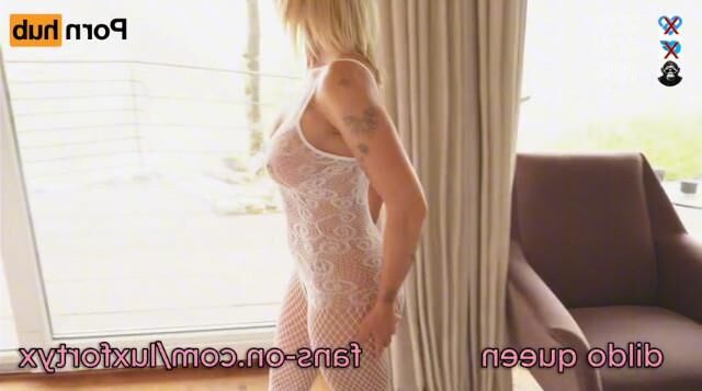 Dildo Queen, erotisches Yoga :)